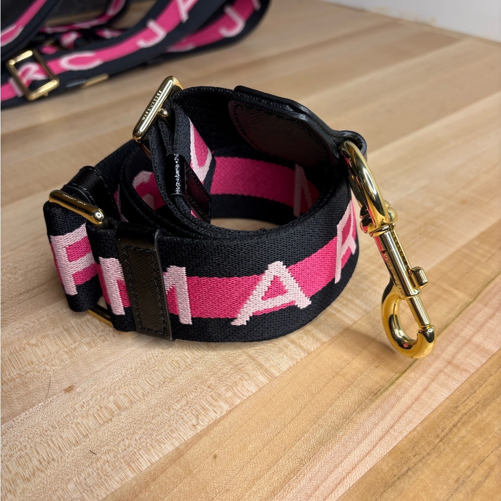 NWOT Marc Jacobs Black and Pink Logo Strap with Gold - Picture 5 of 6